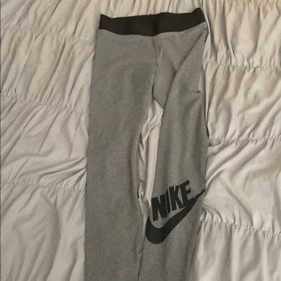 Nike Leggings - Picture 2 of 3